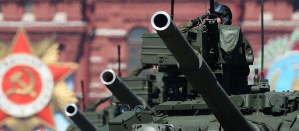 Xe tăng chiến đấu chủ lực T-90A trong cuộc diễu binh trên Quảng trường Đỏ Xe tăng chiến đấu chủ lực T-90A trong cuộc diễu binh trên Quảng trường Đỏ - Sputnik Việt Nam