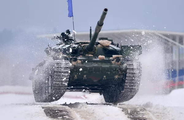Xe tăng T-72 trong giai đoạn vòng loại cuộc thi Biathlon tank 2016 - Sputnik Việt Nam