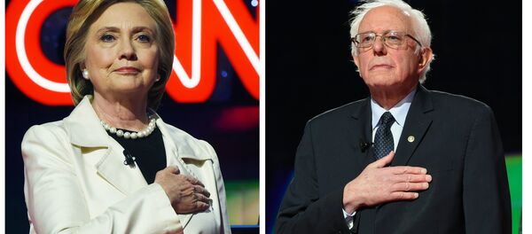 Hillary Clinton và Bernie Sanders - Sputnik Việt Nam