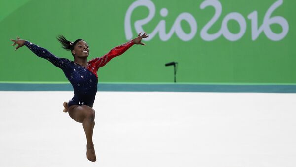 VDV môn thể dục dụng cụ Simone Biles - Sputnik Việt Nam