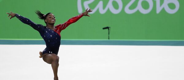 VDV môn thể dục dụng cụ Simone Biles - Sputnik Việt Nam