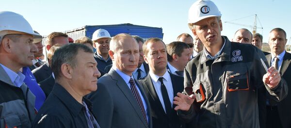 Tổng thống Putin và Thủ tướng Medvedev thăm công trường xây dựng cầu Kerch - Sputnik Việt Nam