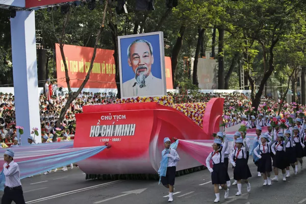Lễ kỷ niệm kéo dài hai tiếng rưỡi Lễ kỷ niệm kéo dài hai tiếng rưỡi - Sputnik Việt Nam