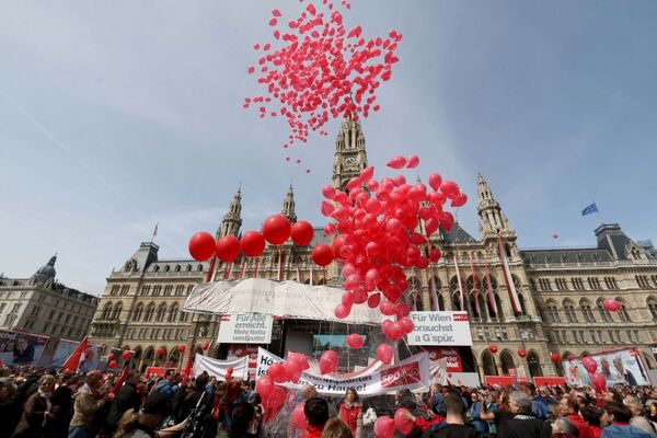 Thả bóng bay trên Toà Thị Chính Vienna - Sputnik Việt Nam