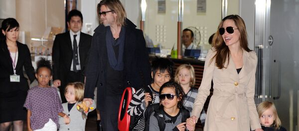 Các diễn viên Mỹ Angelina Jolie và Brad Pitt - Sputnik Việt Nam