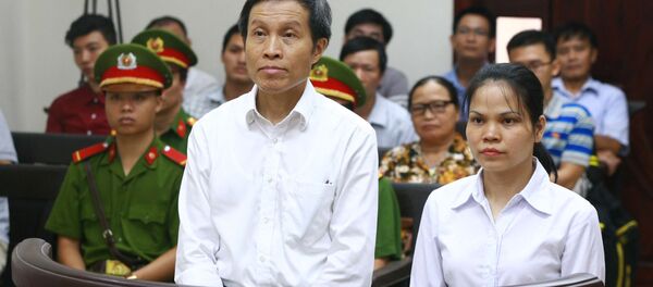 Tòa án phúc thẩm y án đối với blogger Nguyễn Hữu Vinh và đồng sự Nguyễn Thị Minh Thủy (5 năm và 3 năm tù giam) với cáo buộc hoạt động chống chính phủ. - Sputnik Việt Nam