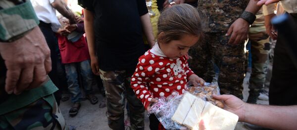 Phân phối viện trợ nhân đạo Nga cho người dân Syria - Sputnik Việt Nam