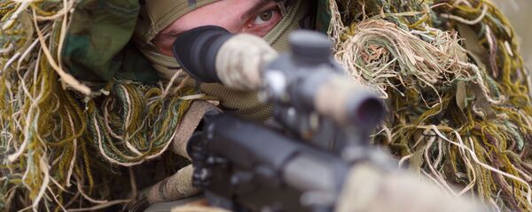 Xạ thủ Nga với súng trường - Sputnik Việt Nam