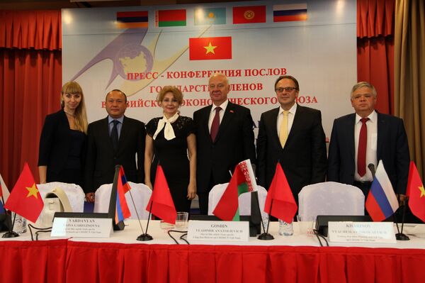 Cuộc họ̣p báo của đại sứ các nước thảnh viên EAEU tại Trung tâm khoa học và văn hóa Nga tại Hà Nội  - Sputnik Việt Nam