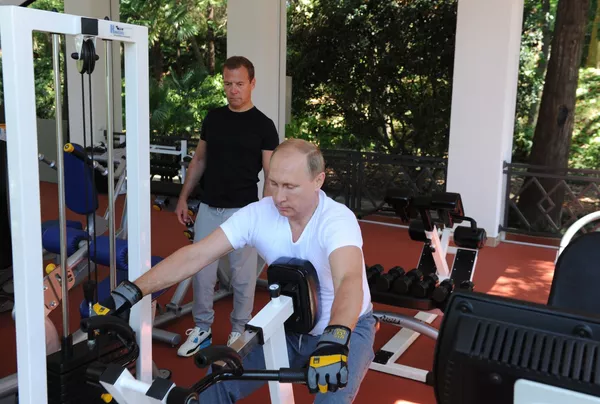 Tổng thống Nga Vladimir Putin và Thủ tướng Dmitry Medvedev cùng tập thể thao tại dinh Bocharov Ruchey ở Sochi Tổng thống Nga Vladimir Putin và Thủ tướng Dmitry Medvedev cùng tập thể thao tại dinh Bocharov Ruchey ở Sochi - Sputnik Việt Nam
