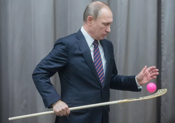 Tổng thống Nga Vladimir Putin trong cuộc gặp đội tuyển quốc gia Nga về khúc côn cầu ở dinh Novo-Ogaryovo Tổng thống Nga Vladimir Putin trong cuộc gặp đội tuyển quốc gia Nga về khúc côn cầu ở dinh Novo-Ogaryovo - Sputnik Việt Nam