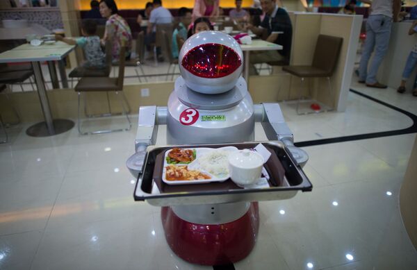 Robot phục vụ bàn ăn Robot phục vụ bàn ăn - Sputnik Việt Nam