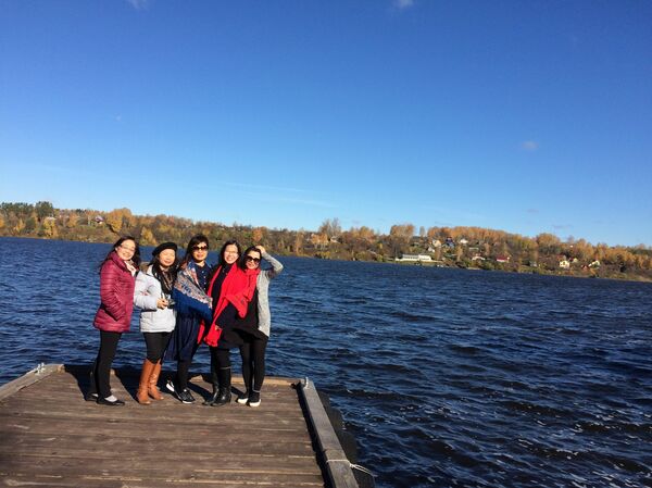 Du khách Việt Nam trên bờ sông Volga, thị trấn Plios Du khách Việt Nam trên bờ sông Volga, thị trấn Plios - Sputnik Việt Nam