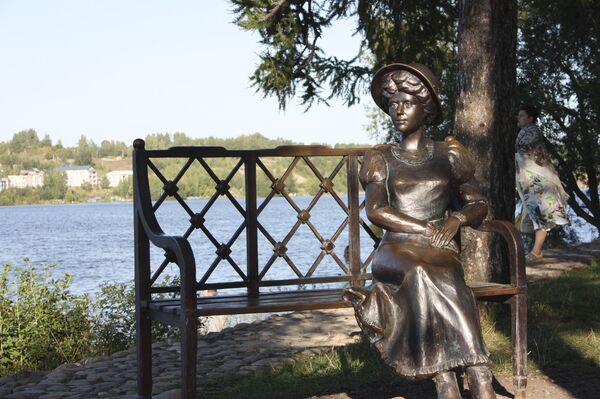 bức tượng “Người thiếu phụ ở nhà nghỉ ngoại ô” bức tượng “Người thiếu phụ ở nhà nghỉ ngoại ô” - Sputnik Việt Nam