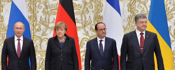 Tổng thống Nga Vladimir Putin, Tổng thống Pháp Francois Hollande, Thủ tướng Đức Angela Merkel và Tổng thống Ukraine Petro Poroshenko trong cuộc đàm phán tại Minsk - Sputnik Việt Nam