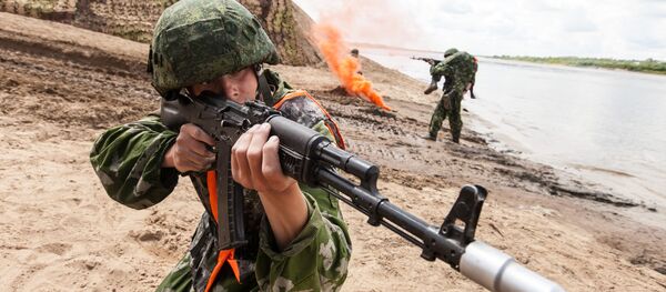 Всеармейское соревнование понтонно-переправочных подразделений инженерных войск Открытая вода - Sputnik Việt Nam