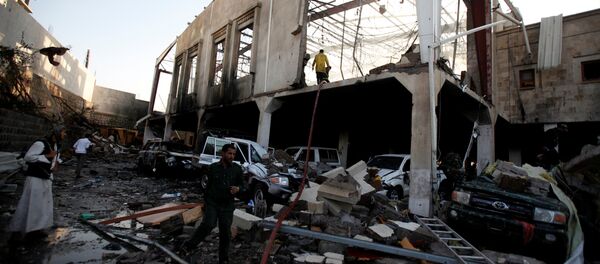 Nơi đám tang bị tấn công  ở Sanaa ngày 8 tháng Mười 2016 - Sputnik Việt Nam