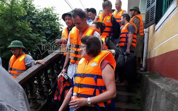 Hành khách đã được đưa ra khỏi nơi ngập lụt Hành khách đã được đưa ra khỏi nơi ngập lụt - Sputnik Việt Nam