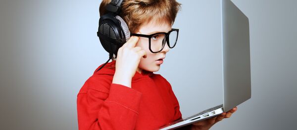 Con trai và máy tính - Sputnik Việt Nam