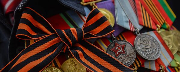 Dải băng Georgi trên áo cựu chiến binh Chiến tranh Vệ quốc Vĩ đại - Sputnik Việt Nam