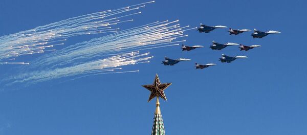 Tiêm kích Su-27 và MiG-29 trong buổi diễn tập chuẩn bị cho duyệt binh kỷ niệm 70 năm Chiến thắng của Chiến tranh Vệ quốc Vĩ đại 1941-1945 - Sputnik Việt Nam