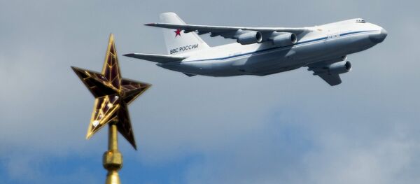 Máy bay AN-124-100 trong buổi diễn tập chuẩn bị cho duyệt binh kỷ niệm 70 năm Chiến thắng của Chiến tranh Vệ quốc Vĩ đại 1941-1945 - Sputnik Việt Nam