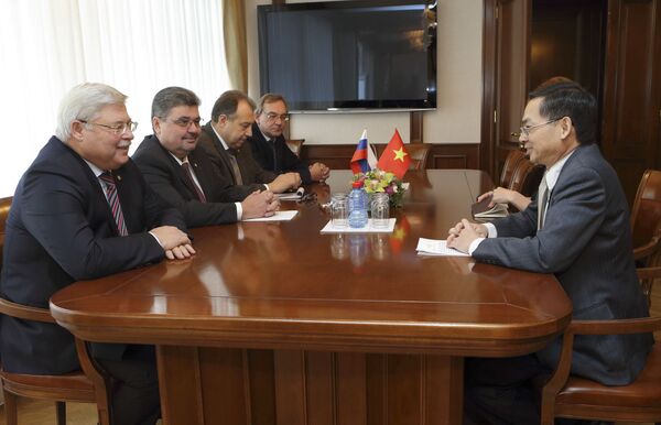 Thống đốc tỉnh Tomsk, ông Sergey Zhvachkin đã có buổi gặp và làm việc với Tổng lãnh sự Việt Nam tại Ekaterinburg ông Vũ Huy Mừng. - Sputnik Việt Nam
