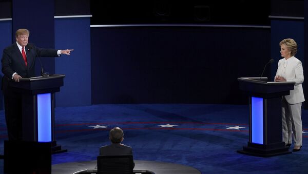 Republican U.S. presidential nominee Donald Trump speaks as Democratic U.S. presidential nominee Hillary Clinton listens during their third and final 2016 presidential campaign debate - Sputnik Việt Nam