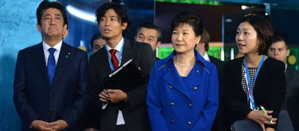 Thủ tướng Nhật Bản Shinzo Abe và Tổng thống Hàn Quốc Park Geun-hye - Sputnik Việt Nam