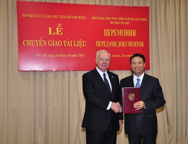 Lễ chuyển giao tài liệu lưu trữ liên quan đến việc xây dựng Lăng mộ Chủ tịch Hồ Chí Minh - Sputnik Việt Nam