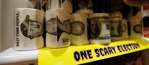 Giấy vệ sinh in hình Clinton và Trump - Sputnik Việt Nam