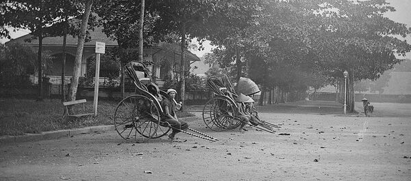 Bến xe kéo tay tại Sài Gòn những năm 1901-1905 Bến xe kéo tay tại Sài Gòn những năm 1901-1905 - Sputnik Việt Nam