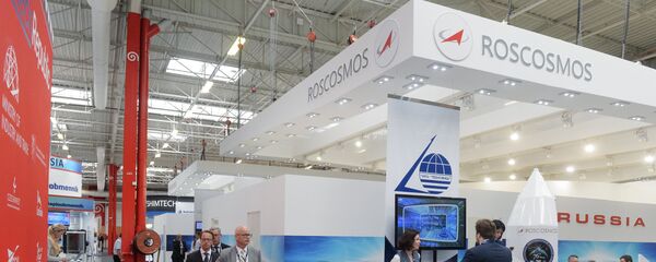 Các vị khách thăm gian trưng bày của Cơ quan Vũ trụ Liên bang Nga Roskosmos - Sputnik Việt Nam