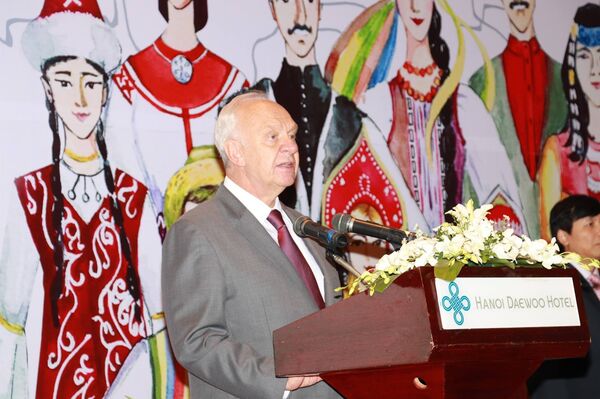 Ngày 16 tháng 11 tại Hà Nội Đại sứ quán Nga tại Việt Nam đã tổ chức buổi chiêu đãi nhân dịp Ngày Thống nhất dân tộc. - Sputnik Việt Nam