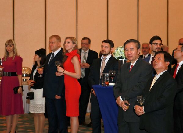 Ngày 16 tháng 11 tại Hà Nội Đại sứ quán Nga tại Việt Nam đã tổ chức buổi chiêu đãi nhân dịp Ngày Thống nhất dân tộc. - Sputnik Việt Nam