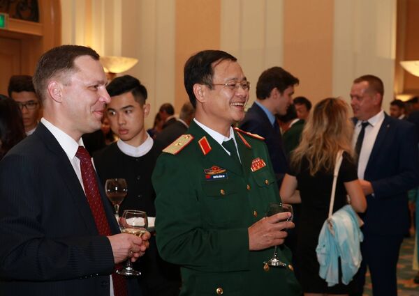 Ngày 16 tháng 11 tại Hà Nội Đại sứ quán Nga tại Việt Nam đã tổ chức buổi chiêu đãi nhân dịp Ngày Thống nhất dân tộc. - Sputnik Việt Nam