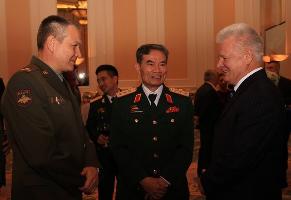 Ngày 16 tháng 11 tại Hà Nội Đại sứ quán Nga tại Việt Nam đã tổ chức buổi chiêu đãi nhân dịp Ngày Thống nhất dân tộc. - Sputnik Việt Nam