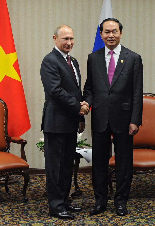 Tổng thống Nga Vladimir Putin và Chủ tịch Việt Nam Trần Đại Quang Tổng thống Nga Vladimir Putin và Chủ tịch Việt Nam Trần Đại Quang - Sputnik Việt Nam