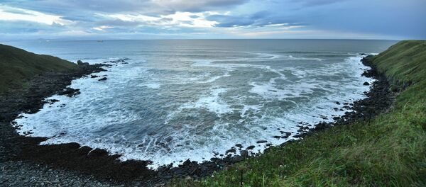 Ven bờ Thái Bình Dương gần làng Yuzhno-Kurilsk trên đảo Kunashir thuộc dãy Kuril Lớn - Sputnik Việt Nam