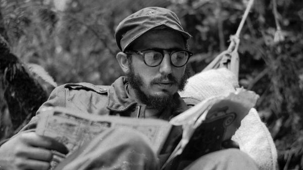 Nhà lãnh đạo Cuba Fidel Castro tại căn cứ quân khởi nghĩa ở Sierra Maestra trên núi Cuba - Sputnik Việt Nam