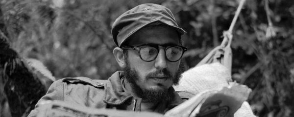 Nhà lãnh đạo Cuba Fidel Castro tại căn cứ quân khởi nghĩa ở Sierra Maestra trên núi Cuba - Sputnik Việt Nam