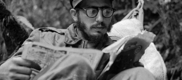 Nhà lãnh đạo Cuba Fidel Castro tại căn cứ quân khởi nghĩa ở Sierra Maestra trên núi Cuba - Sputnik Việt Nam