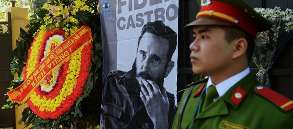 Венок у кубинского посольства в Ханое Венок у кубинского посольства в Ханое - Sputnik Việt Nam