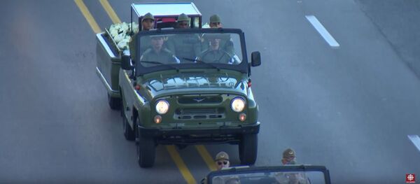 Tro cốt của Fidel Castro được chở trên rơ moóc xe UAZ qua các thành phố Cuba (Video) - Sputnik Việt Nam