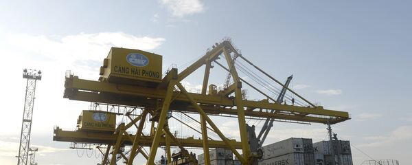 Vận chuyển container tại hải cảng Việt Nam - Sputnik Việt Nam