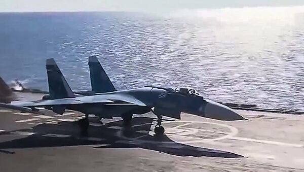 máy bay tiêm kích Su-33 tại tàu sân bay Đô đốc Kuznetsov - Sputnik Việt Nam