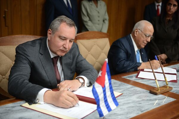 Các đồng chủ tịch của Ủy ban liên Chính phủ Nga-Cuba, các ông Dmitry Rogozin và Ricardo Cabrisas Ruiz đã ký chương trình hợp tác công nghệ của hai nước trong lĩnh vực quốc phòng, tính đến năm 2020. - Sputnik Việt Nam