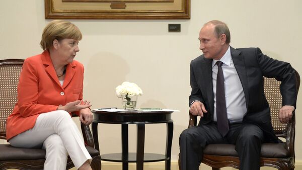 Tổng thống Nga Vladimir Putin và Thủ tướng Đức Angela Merkel - Sputnik Việt Nam