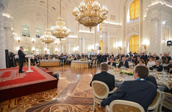 Tổng thống LB Nga Vladimir Putin phát biểu tại lễ tiếp tân nhân dịp kỷ niệm 70 năm Chiến thắng trong Chiến tranh Vệ quốc Vĩ đại Tổng thống LB Nga Vladimir Putin phát biểu tại lễ tiếp tân nhân dịp kỷ niệm 70 năm Chiến thắng trong Chiến tranh Vệ quốc Vĩ đại - Sputnik Việt Nam