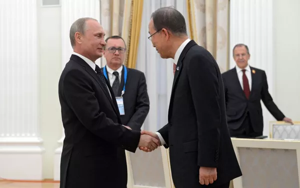 Tổng thống Nga Vladimir Putin trong cuộc gặp Tổng Thư ký Liên Hợp Quốc Ban Ki-moon tại điện Kremlin Tổng thống Nga Vladimir Putin trong cuộc gặp Tổng Thư ký Liên Hợp Quốc Ban Ki-moon tại điện Kremlin - Sputnik Việt Nam